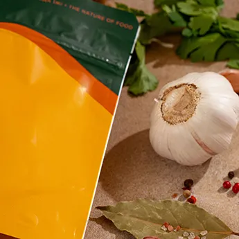 Натуральні складники страви SubliMate Часник та спеції для готової страви SubliMate — сочевичного даалу з копченостями