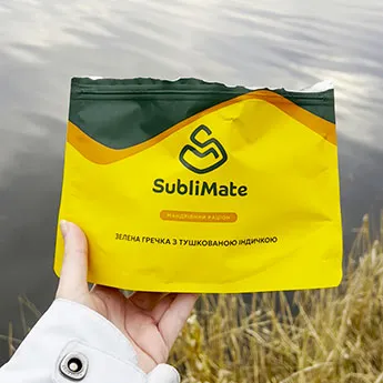 Їжа з собою SubliMate — зелена гречка Зелена гречка з тушкованою індичкою SubliMate як зручна їжа з собою для подорожей