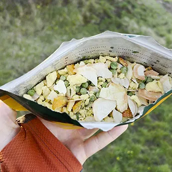 Сублімована їжа SubliMate зі скремблом, горошком, морквою та іншими овочами
