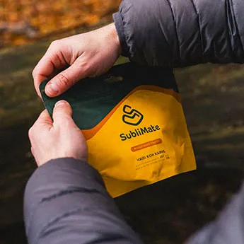 Готова їжа в дорогу SubliMate — чилі кон карне Чилі кон карне SubliMate як готова їжа в дорогу у зручному пакованні