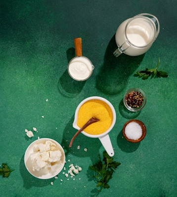 Продукти для баношу: молоко, сметана, бринза, кукурудзяна крупа, сіль, перець, свіжа петрушка