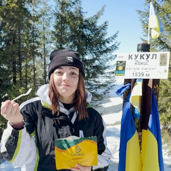 Їжа SubliMate на вершині Кукул — український бренд у серці Карпат
