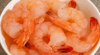 На фото видно очищені креветки, які входять до складу пасти з креветками SubliMate — сублімованої страви з морепродуктами.