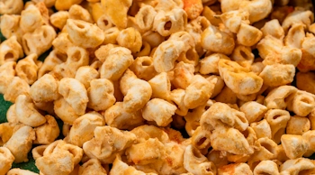 На фото видно пасту з креветками у сухому вигляді до відновлення — це сублімована їжа SubliMate, яку достатньо залити окропом.