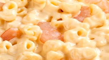 На фото видно відновлену пасту з креветками у вершковому соусі SubliMate — ситну готову їжу для обіду, вечері або подорожі.