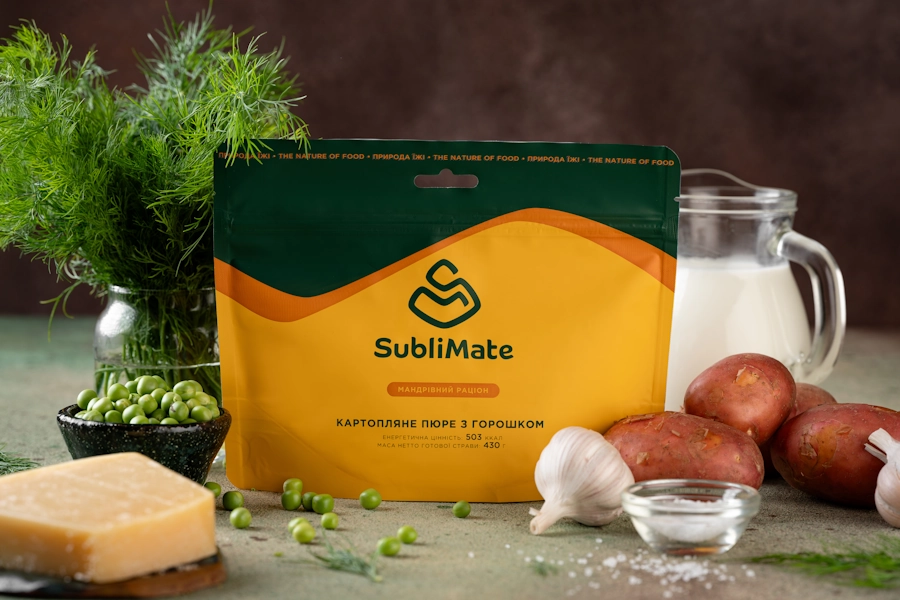 Упаковка страви SubliMate картопляне пюре з горошком у композиції з молоком кропом червоною картоплею часником сиром і зеленим горошком