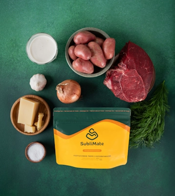 Набір натуральних продуктів для сублімованого картопляного пюре з яловичиною: м’ясо, картопля, вершки, пармезан, спеції