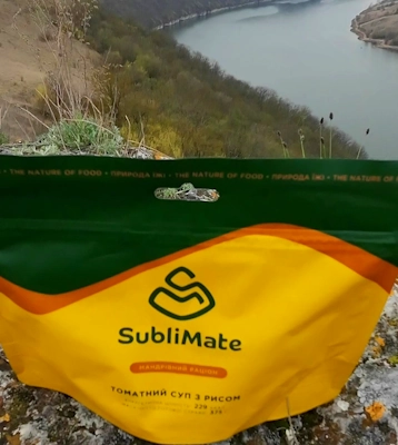 Томатний суп з рисом SubliMate — легка страва у форматі мандрівного раціону, яка зберігає смак та користь навіть далеко від дому.
